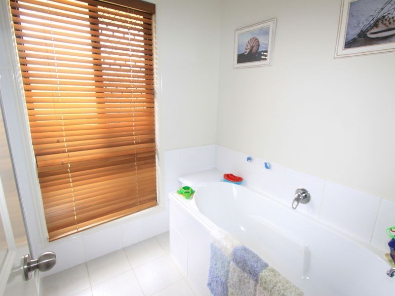 24 Mayfair Drive, Emerald QLD 4720