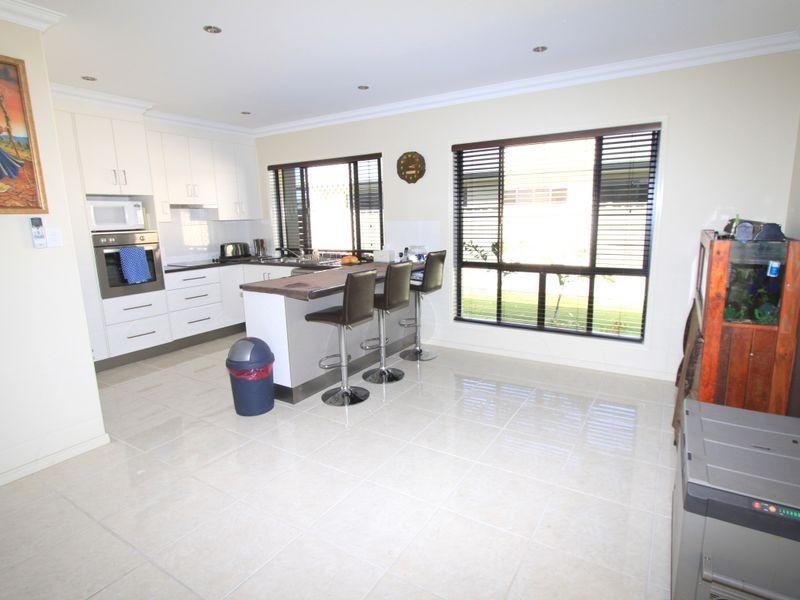 9 Carrington Place, Emerald QLD 4720