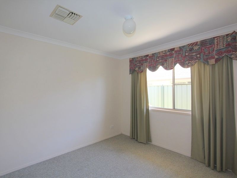 24 Jeppesen Drive, Emerald QLD 4720