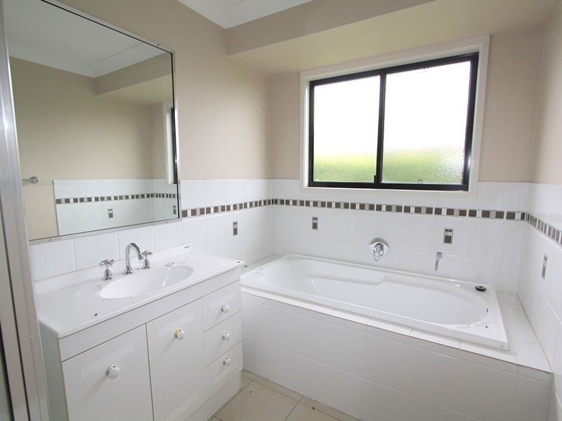 38 Cowan Crescent, Emerald QLD 4720