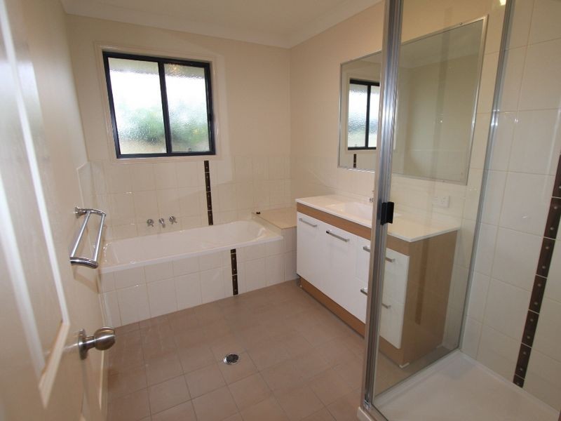 16 Saville Street, Emerald QLD 4720
