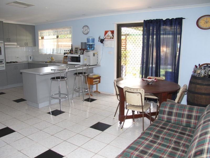 4 Andrew Place, Emerald QLD 4720