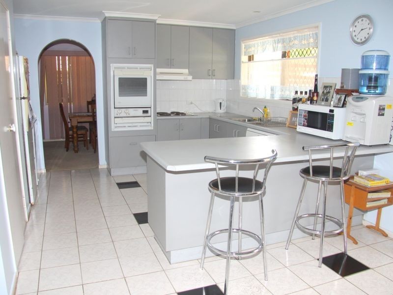 4 Andrew Place, Emerald QLD 4720