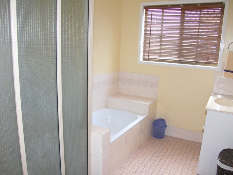 4 Andrew Place, Emerald QLD 4720