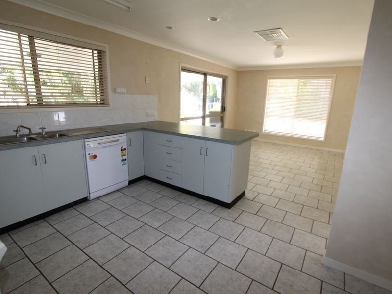 39 Bridgeman Street, Emerald QLD 4720