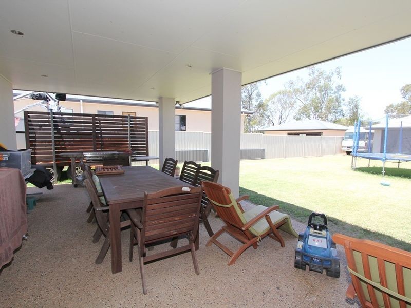 7 Carrington Place, Emerald QLD 4720