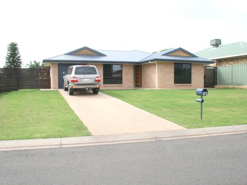 27 Berthun Street, Emerald QLD 4720