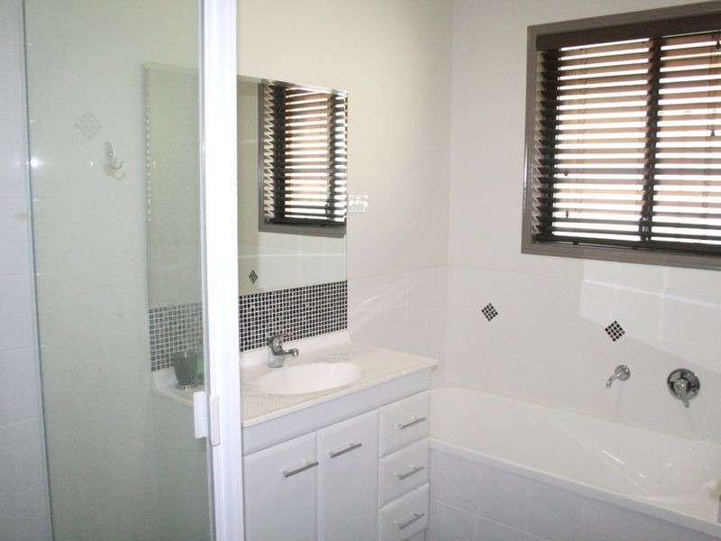 27 Berthun Street, Emerald QLD 4720