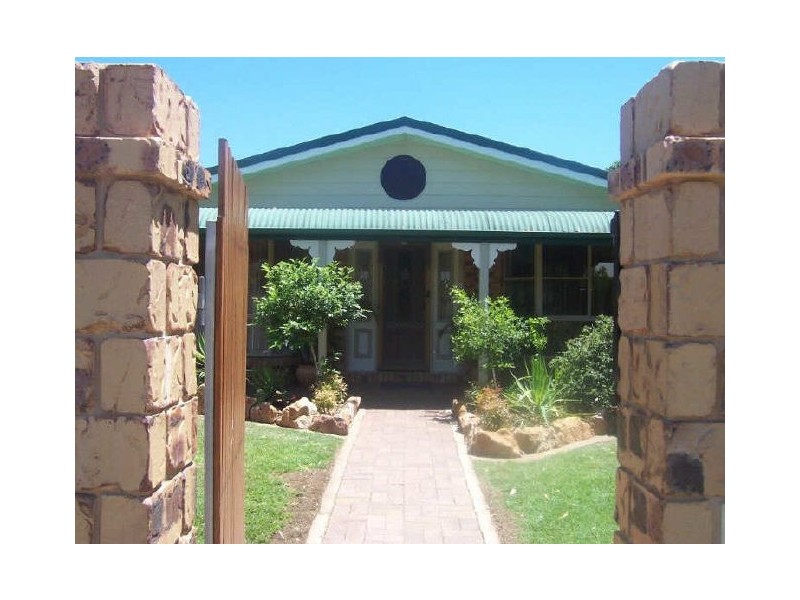 1 Morse Street, Emerald QLD 4720