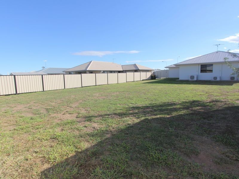 2 Mitchell Street, Emerald QLD 4720