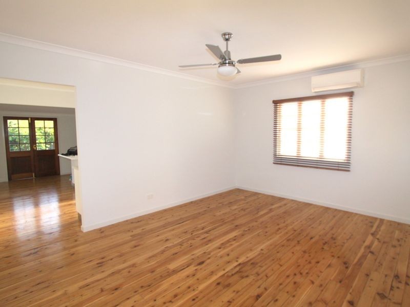 6 Edwards Place, Emerald QLD 4720