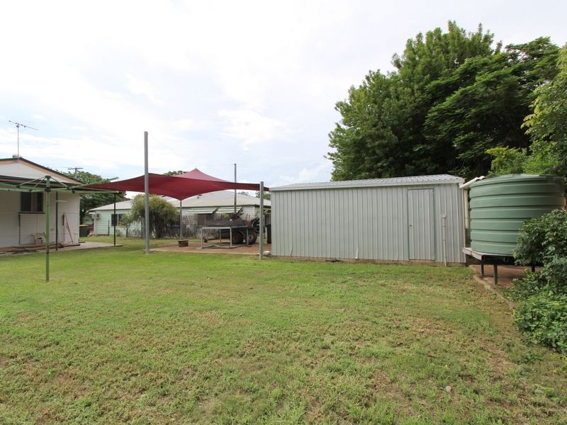 4 Zircon Ave, Emerald QLD 4720