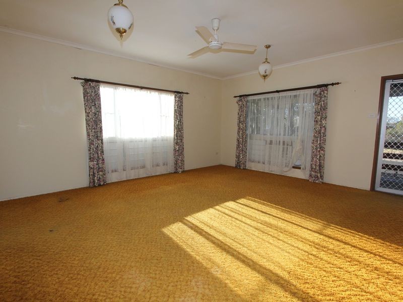 12 Mellish Crescent, Emerald QLD 4720