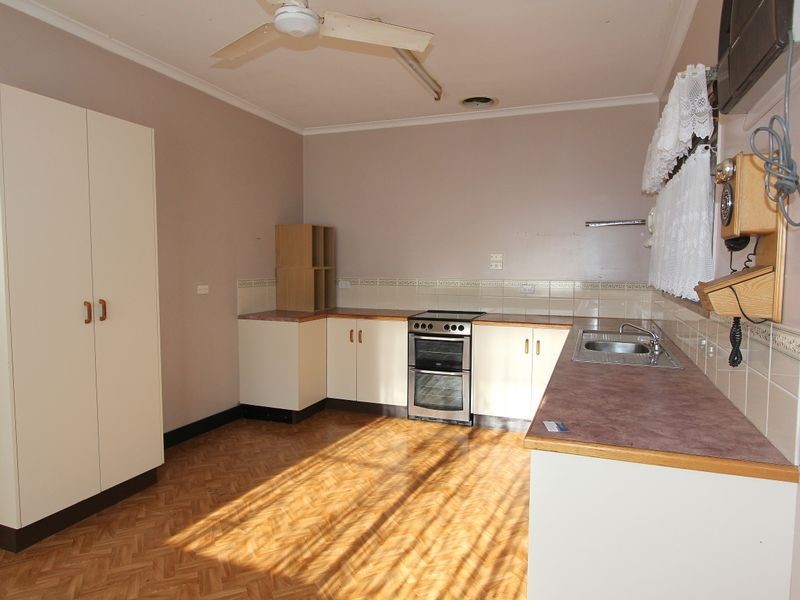 12 Mellish Crescent, Emerald QLD 4720