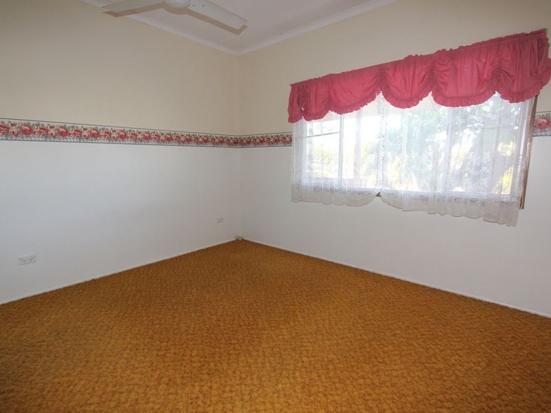 12 Mellish Crescent, Emerald QLD 4720