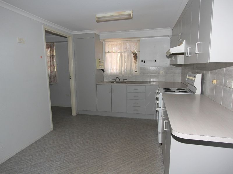 12 Mellish Crescent, Emerald QLD 4720