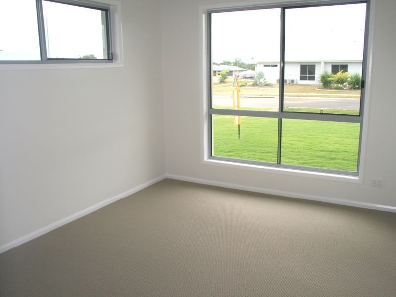 2/4 Yering Street, Emerald QLD 4720