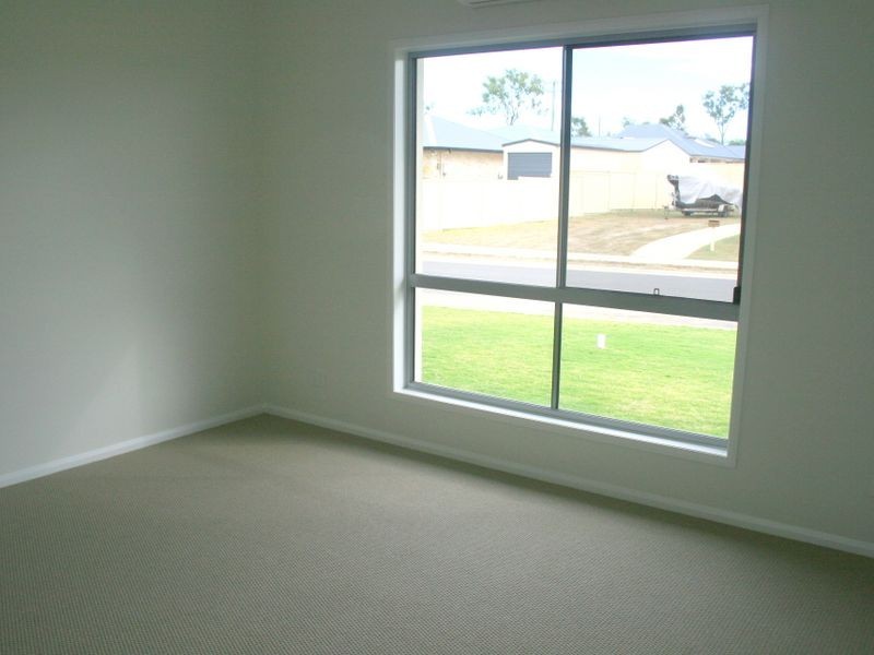 2/4 Yering Street, Emerald QLD 4720