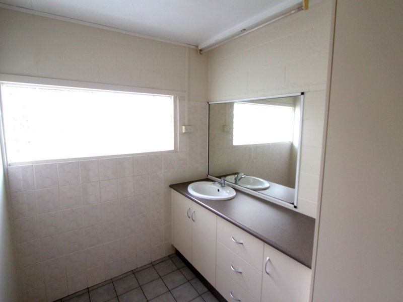 25 Roberts Street, Emerald QLD 4720