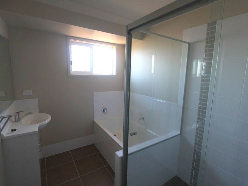 60 Lakeside Drive, Emerald QLD 4720