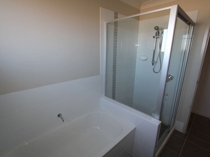 60 Lakeside Drive, Emerald QLD 4720