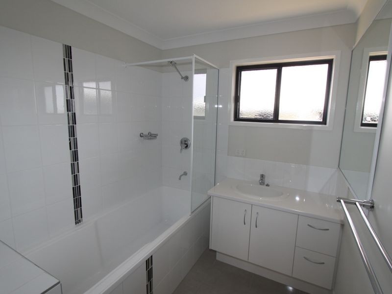 11 Singleton Crt, Emerald QLD 4720