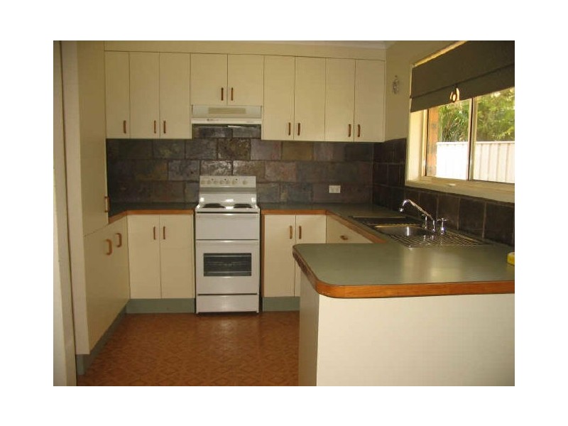 17 Eubar Place, Emerald QLD 4720