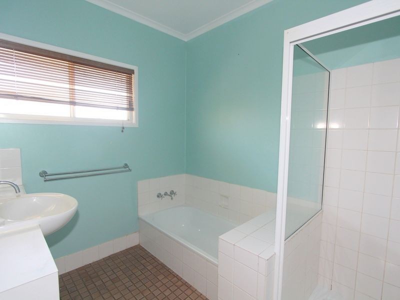 7 Julie Crt, Emerald QLD 4720