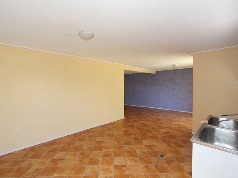 7 Julie Crt, Emerald QLD 4720