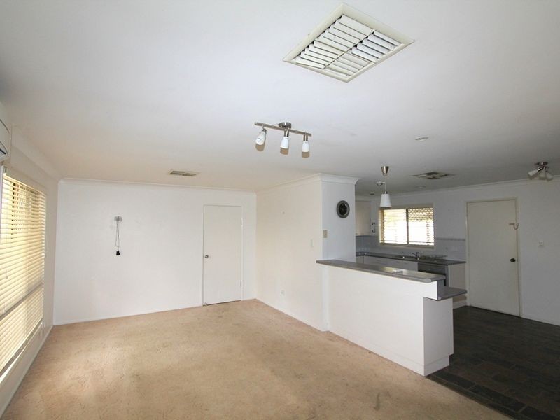 22 Cowan Cres, Emerald QLD 4720