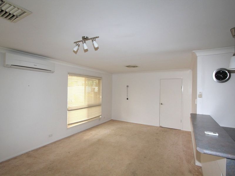 22 Cowan Cres, Emerald QLD 4720