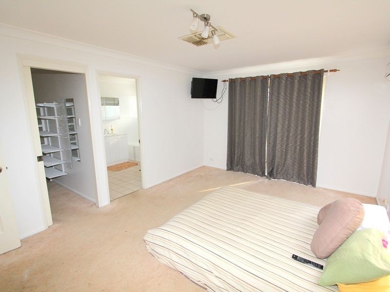 22 Cowan Cres, Emerald QLD 4720