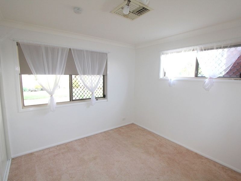 22 Cowan Cres, Emerald QLD 4720