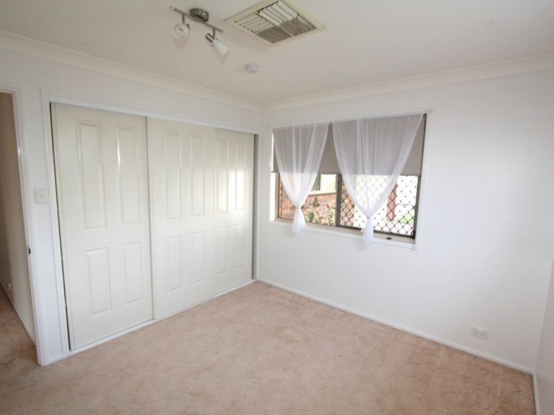 22 Cowan Cres, Emerald QLD 4720