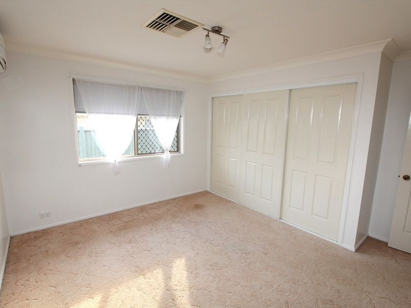 22 Cowan Cres, Emerald QLD 4720