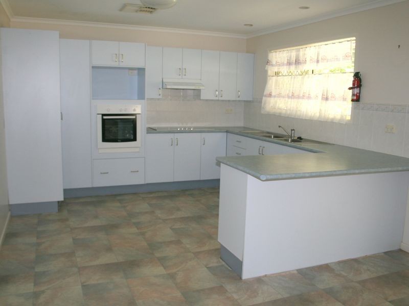 8 Fern Court, Emerald QLD 4720