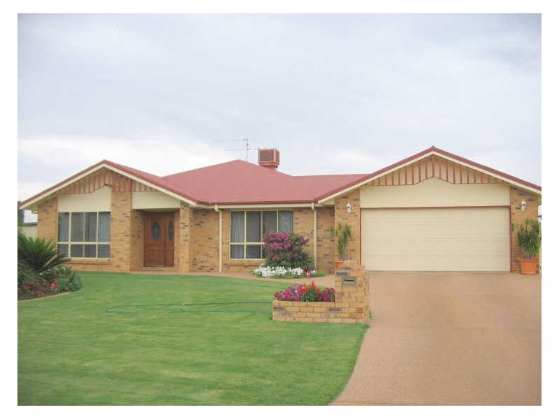 39 Jeppensen Drive, Emerald QLD 4720