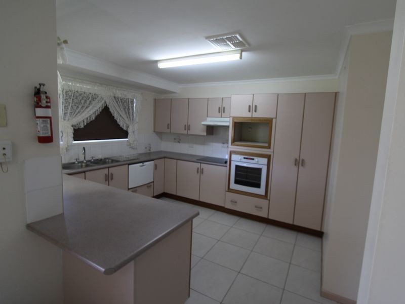 8 Edmonston Drive, Emerald QLD 4720