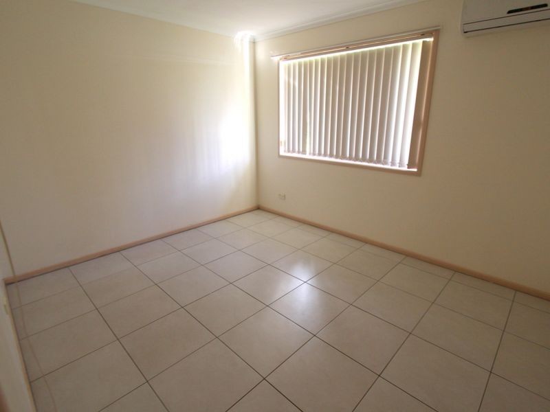 8 Edmonston Drive, Emerald QLD 4720