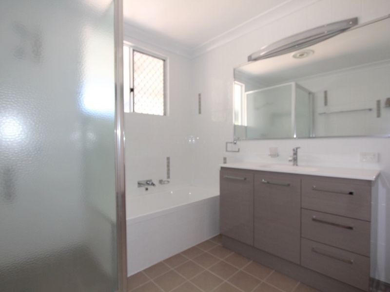 18 Old Airport Drive, Emerald QLD 4720