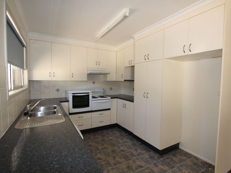 7 Gibson Grove, Emerald QLD 4720