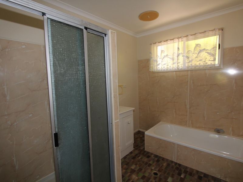 7 Gibson Grove, Emerald QLD 4720