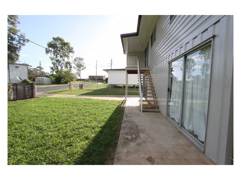 2 Edwards Street, Emerald QLD 4720