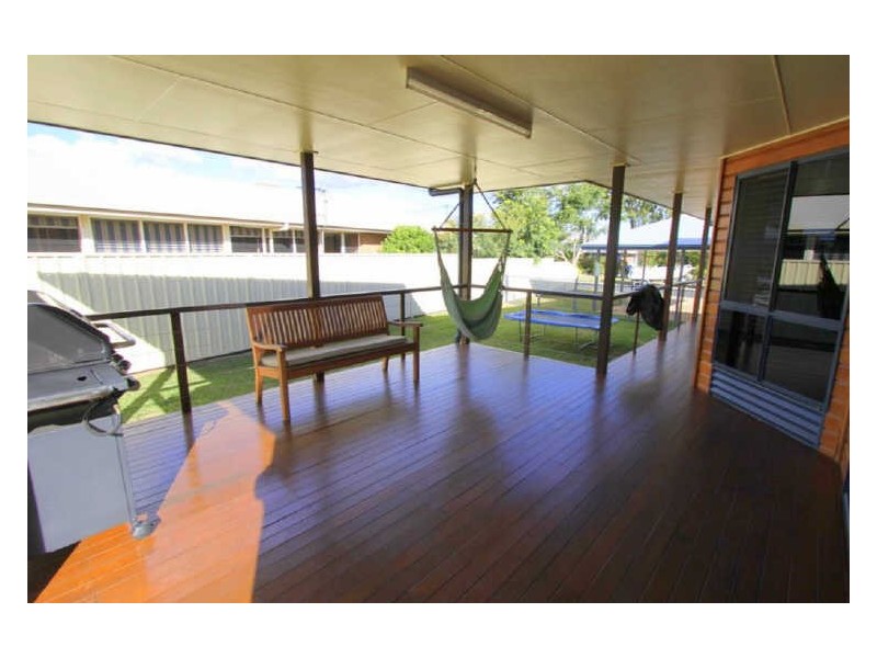 3 Cowan Crescent, Emerald QLD 4720