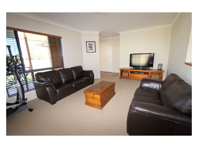 3 Cowan Crescent, Emerald QLD 4720
