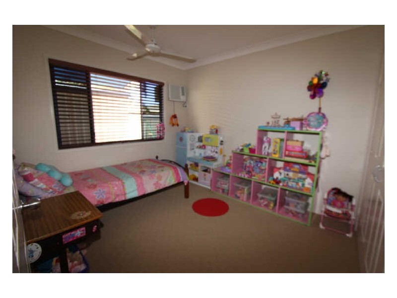 3 Cowan Crescent, Emerald QLD 4720