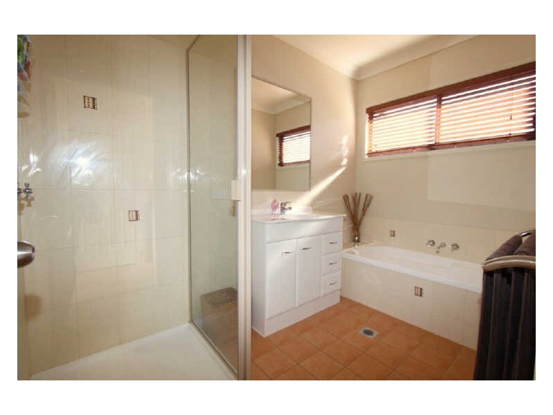 3 Cowan Crescent, Emerald QLD 4720