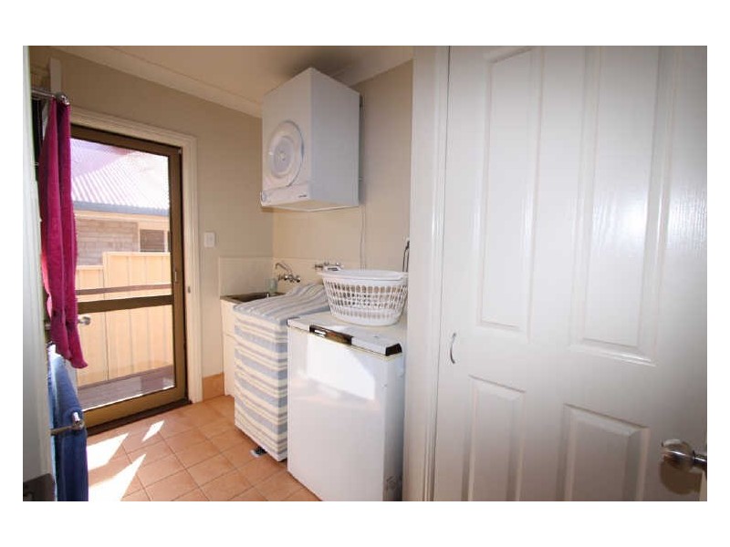 3 Cowan Crescent, Emerald QLD 4720