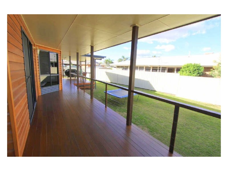 3 Cowan Crescent, Emerald QLD 4720