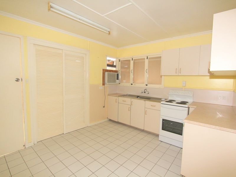 15 Frazer St, Emerald QLD 4720